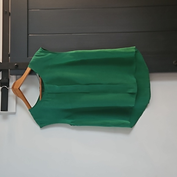 Silk sleeveless green blouse - Picture 1 of 3